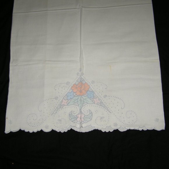 Vintage Cotton Pillowcase w/Floral design - Picture 10 of 14